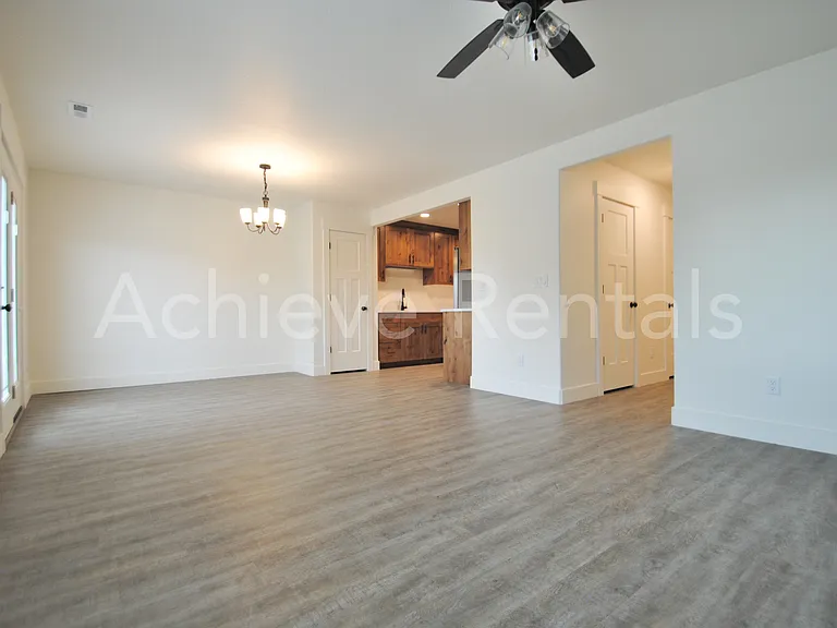 786 E Ruby Dr — Photo 4