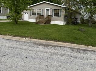 30 Meadowlark Ln, Beecher, IL 60401