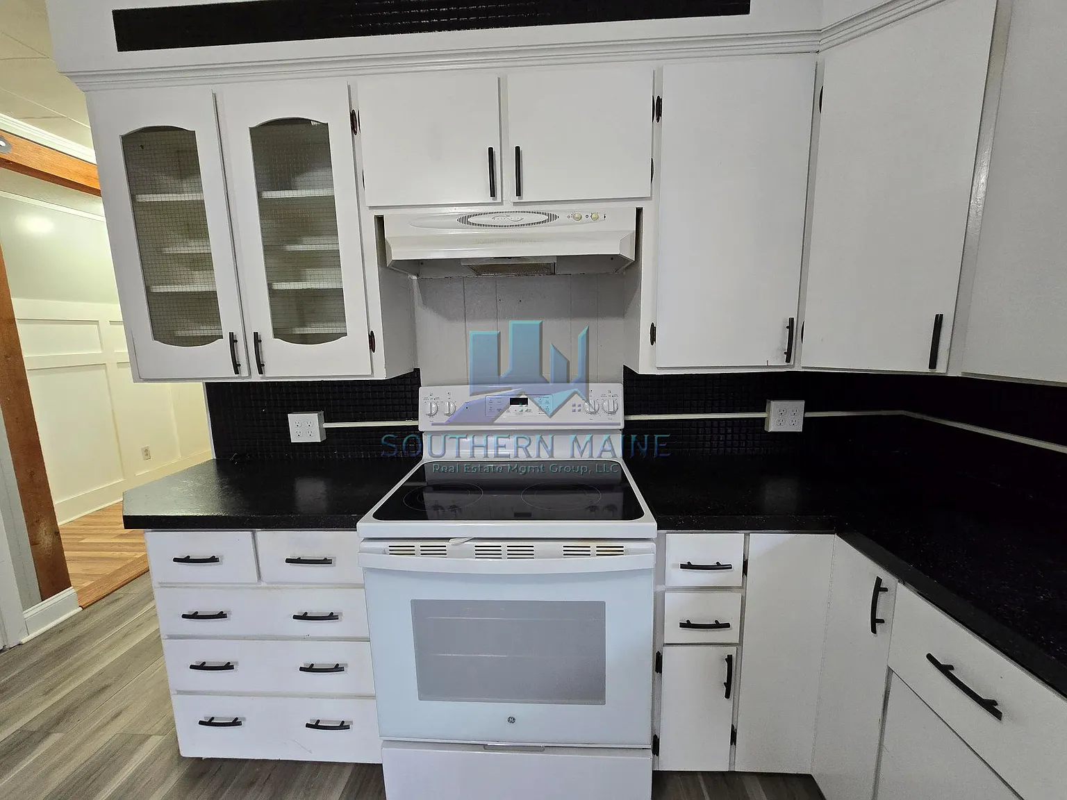 3 bed, $1,900 — Photo 2