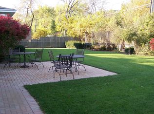 340 Uvedale Rd, Riverside, IL 60546