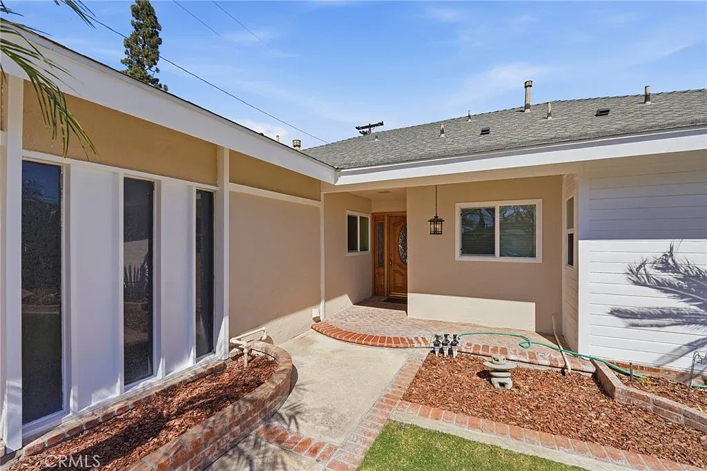 4 bed, 1594 sqft, $4,500 — Photo 3