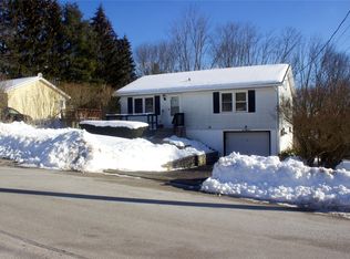 932 Oak Hill Ave, Endicott, NY 13760