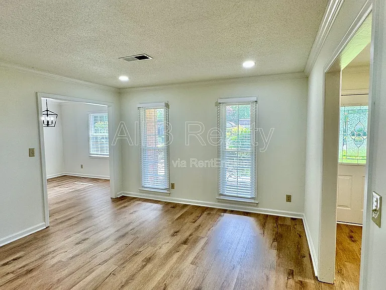 713 Dubuque Dr — Photo 12