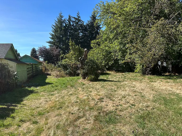 1560 Robert St — Photo 45
