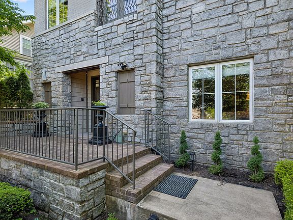 2nd image of 301 32nd Ave S