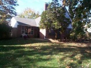 155 Choir Ln, Westbury, NY 11590