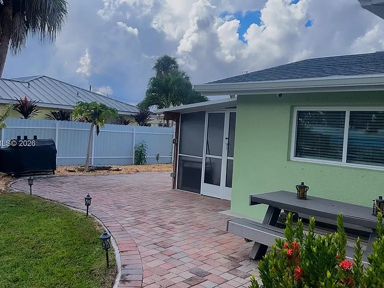 2212 Club House Rd — Photo 32