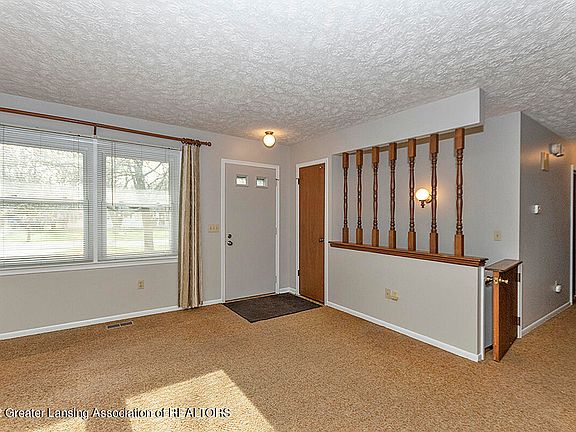 3rd image of 16084 Eskes St