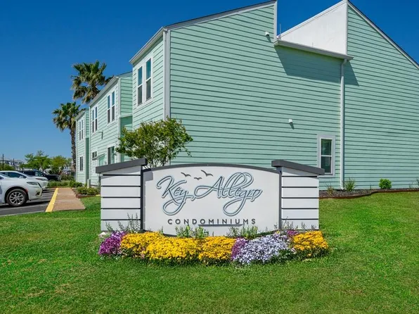 708 Lauderdale Dr, Rockport, TX 78382