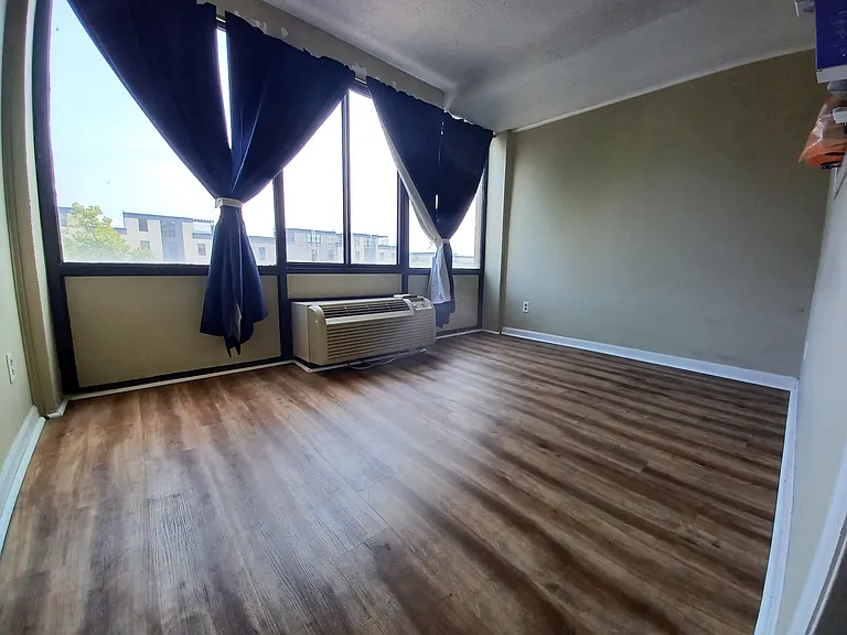 1700 Clinch Ave #207 — Photo 3