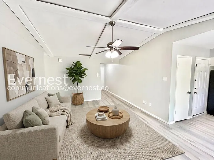 415 Southlake Dr — Photo 3