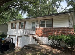 217 SE Westminister Rd, Blue Springs, MO 64014