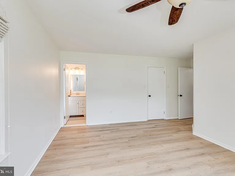 3704 Fenwick Ln — Photo 22