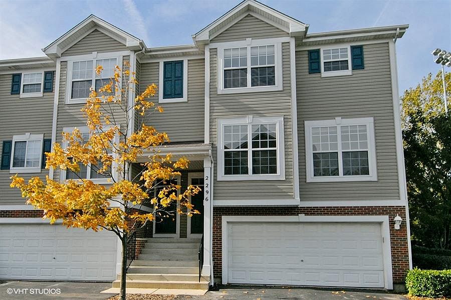 End unit w/ 2 car attached garage
