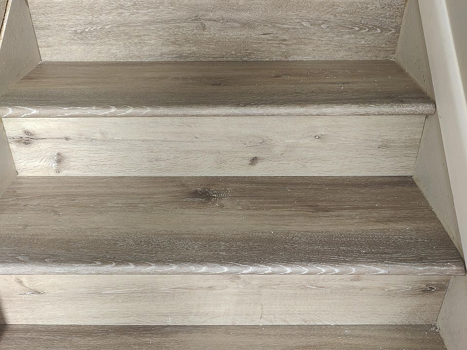 closeup of stair tread color