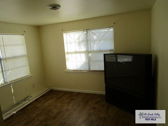 3rd image of 1104 W Hanson St