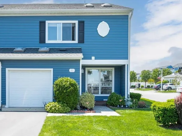 100 Baker Court #90, Island Park, NY 11558