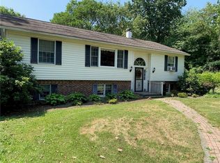 7 Sommerfield Dr, Wallkill, NY 12589