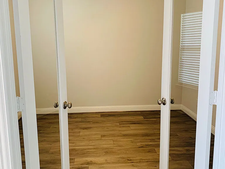 7804 Cottonwood Dr — Photo 3
