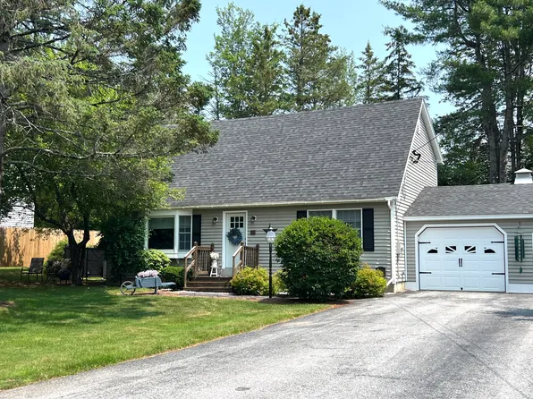 17 Fieldstone Drive, Bangor, ME 04401