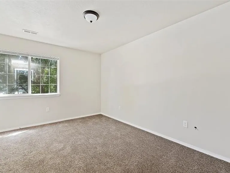 121 N Avenger Ln — Photo 11
