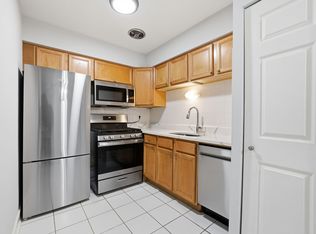 6758 N Sheridan Rd APT 446, Chicago, IL 60626