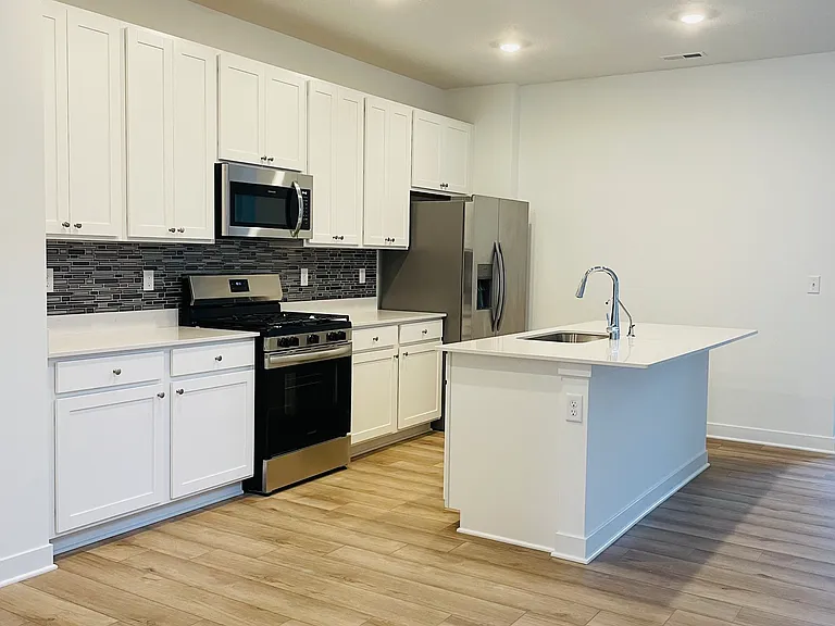 17295 Gibson Dr — Photo 9