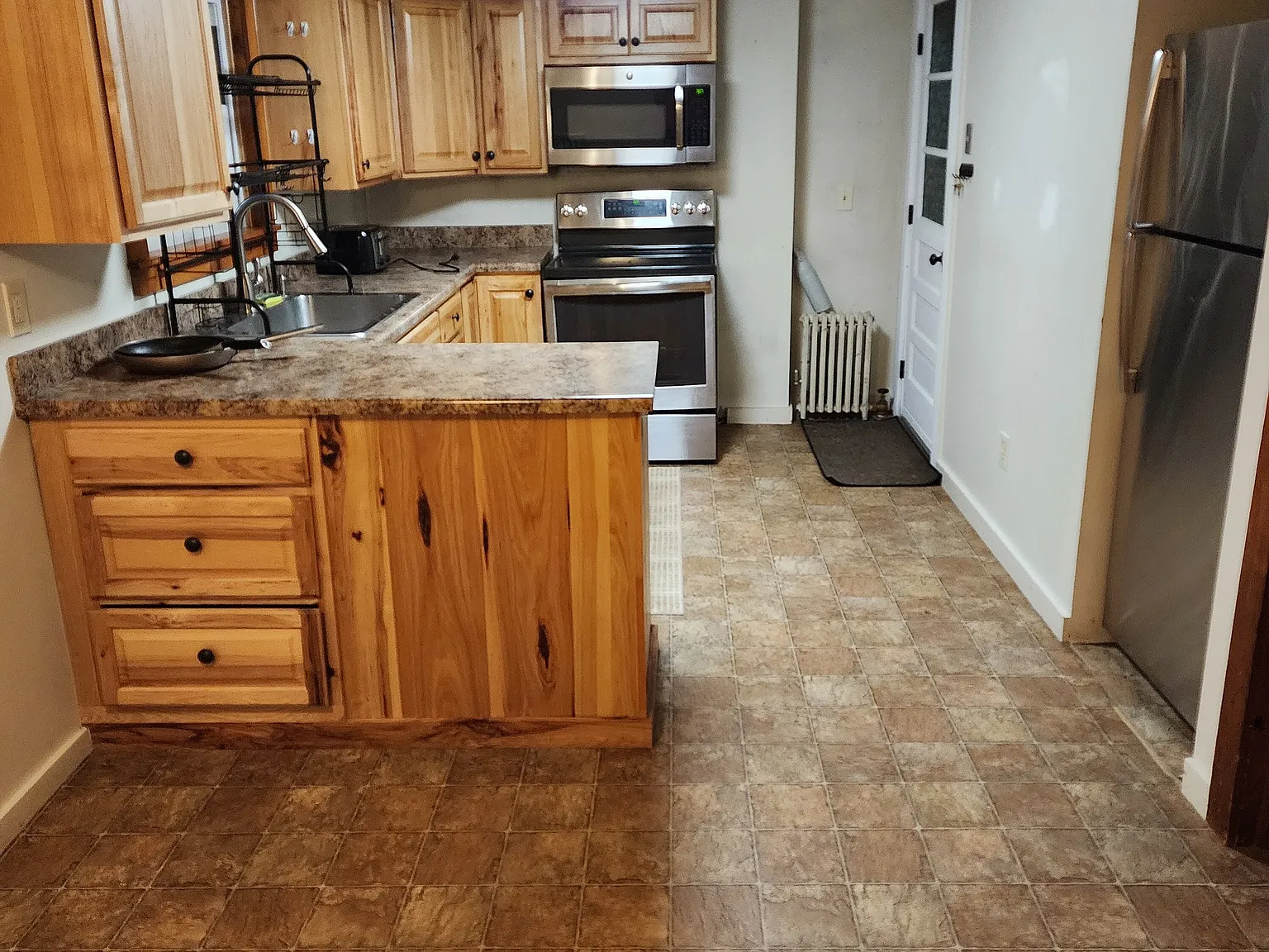 2 bed, 1000 sqft, $2,050 — Photo 1