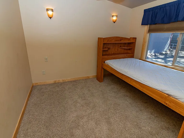 560 Temple Ln — Photo 11