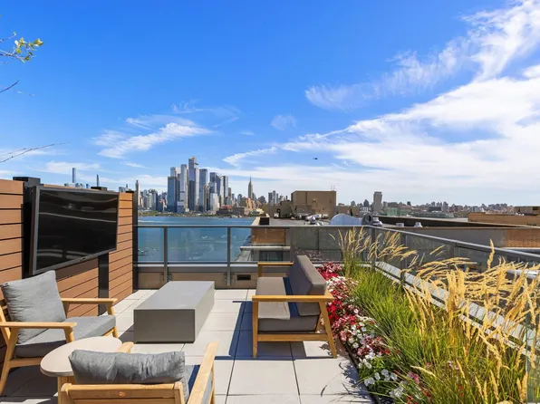 1425 Hudson Street image 16 of 23