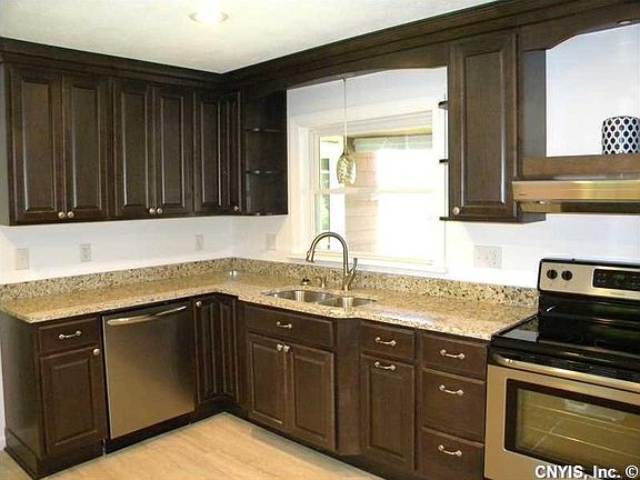 4th image of 2899 Cherry Valley Tpke
