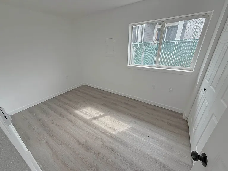 Pleasant Square Apartments — Photo 32