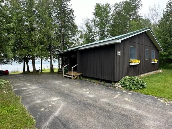 1284 S Hessel Point Rd, Hessel, MI 49745