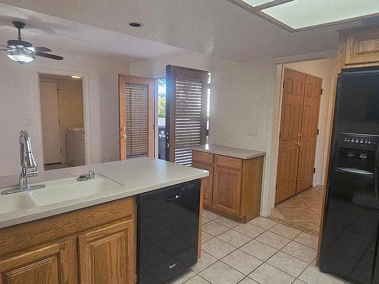 333 E Lilac Dr — Photo 7