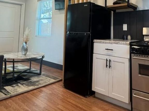 5th image of 3465 15th Ave S #B