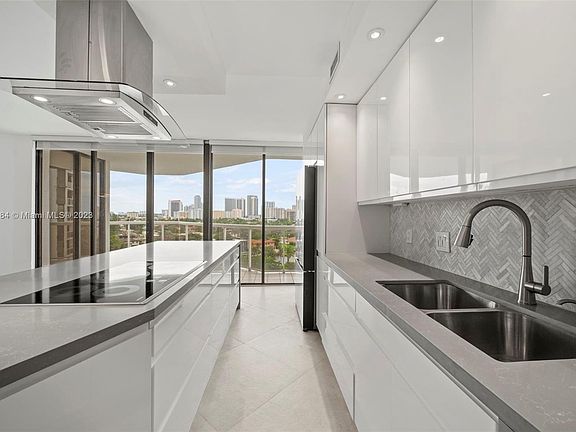 4th image of 3610 Yacht Club Dr APT 901