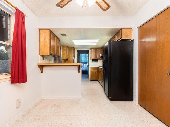 4th image of 10765 Fort Worth St