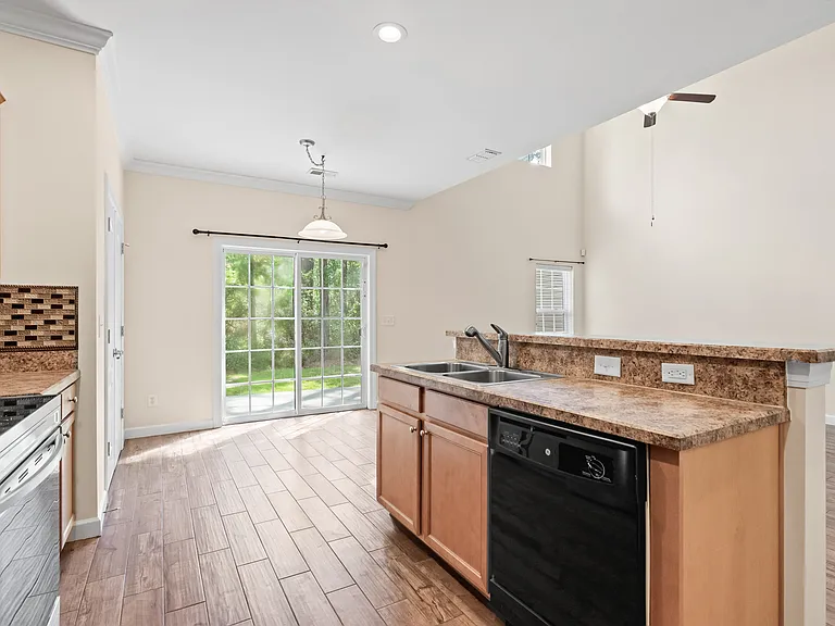 1020 Fairway Ln — Photo 11