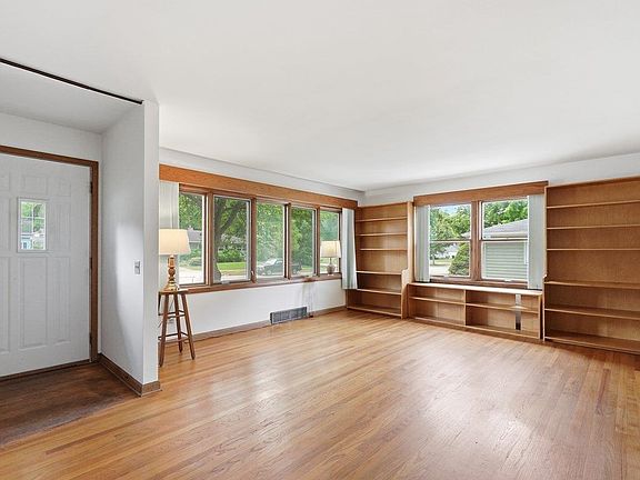 5th image of 404 Tompkins Dr