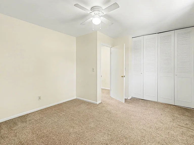 933 E Maple St — Photo 16