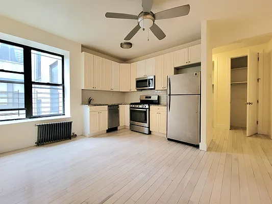 Rented by AZ REALTY NYC LLC | media 1