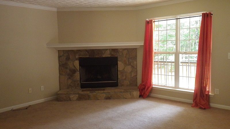 2nd image of 305 E Murphy Ln