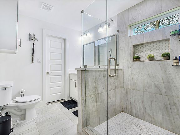 5th image of 3606 Sayle St