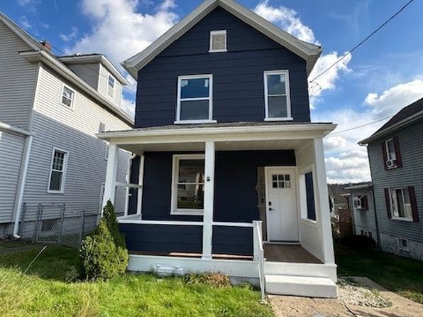 226 S 4th St, Youngwood, PA 15697