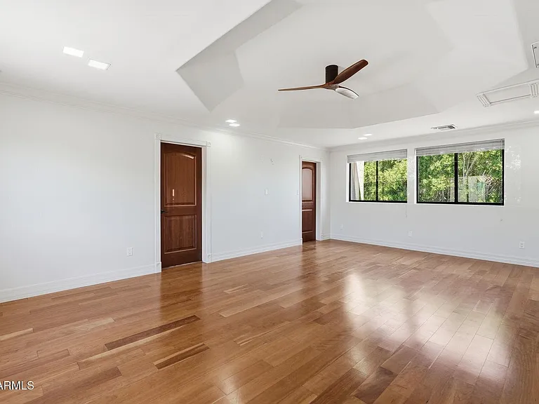 2221 E Vista Ave — Photo 29