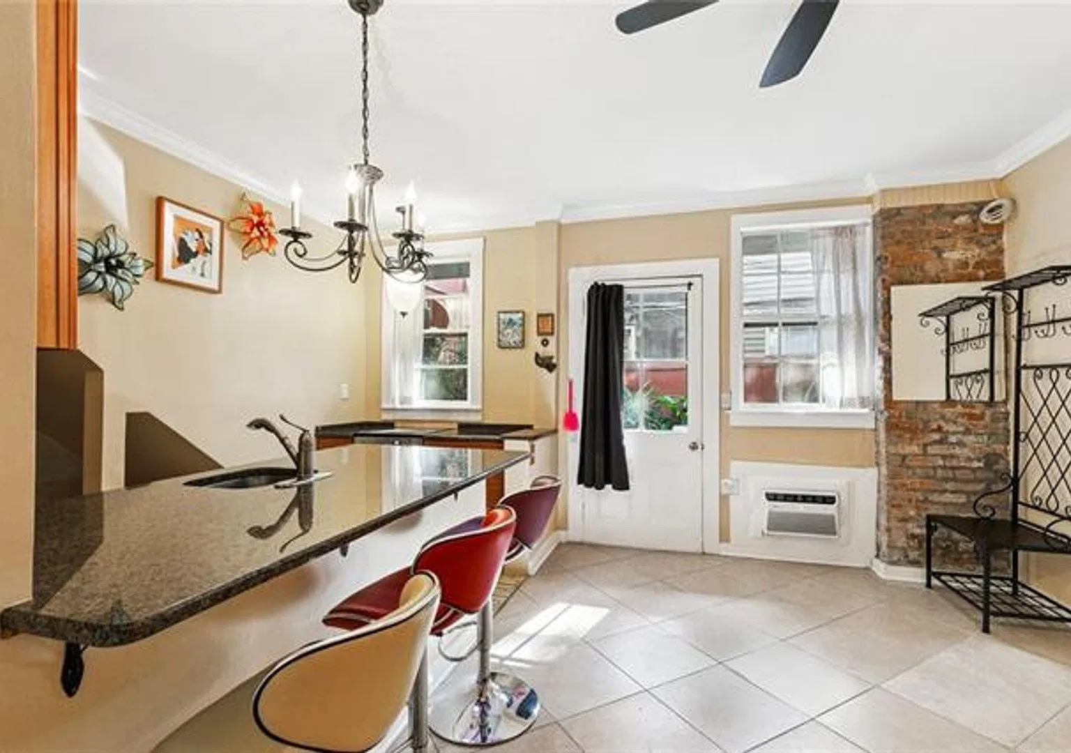 931 ROYAL Street Unit 5 — Photo 4