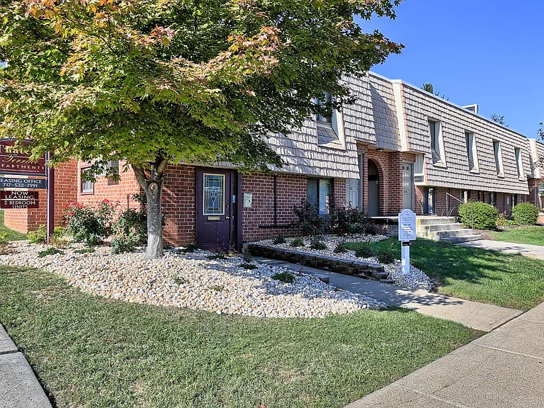 Chateau Terrace Apartments — Photo 9