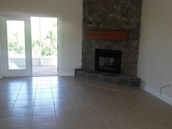 5th image of 286 Briar Ln