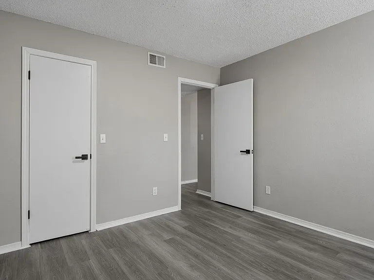 Timberwood Apartments — Photo 14