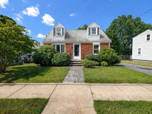 23 Badger Rd, Hyde Park, MA 02136